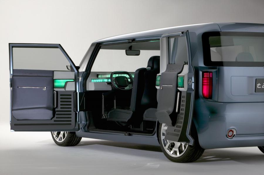 Интерьер Scion t2B Concept 2005 года  (фото 17 из 21)